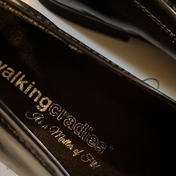 (176) NWT ladies black flats by Walking Cradles. Size 6 1/2 narrow - Picture 4 of 9